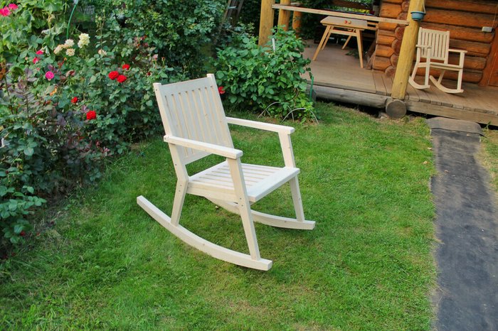 Кресло-качалка садовое из массива ели - купить Садовые кресла по цене 7350.0