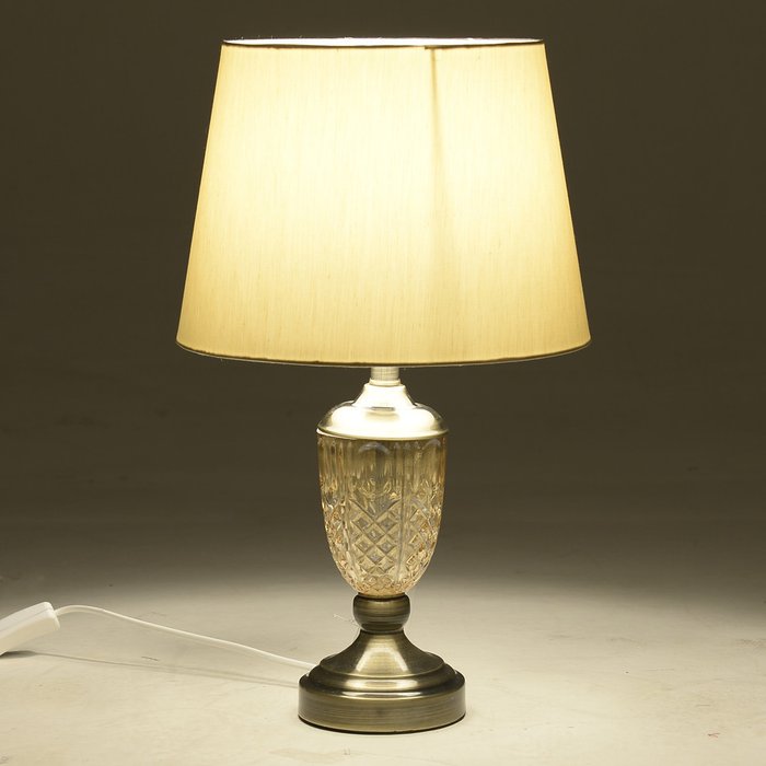 Лампа настольная с основанием из металла и стекла  - купить Настольные лампы по цене 8720.0
