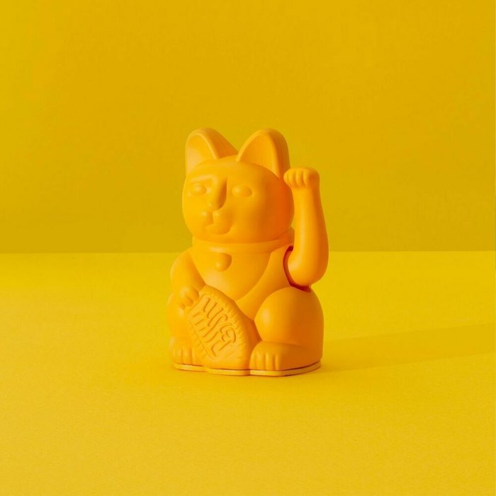 Декоративная фигурка-статуэтка Lucky Cat Mini темно-желтого цвета - купить Фигуры и статуэтки по цене 2502.0