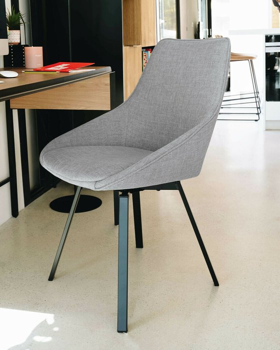 Стул Haston светло-серого цвета - лучшие Обеденные стулья в INMYROOM