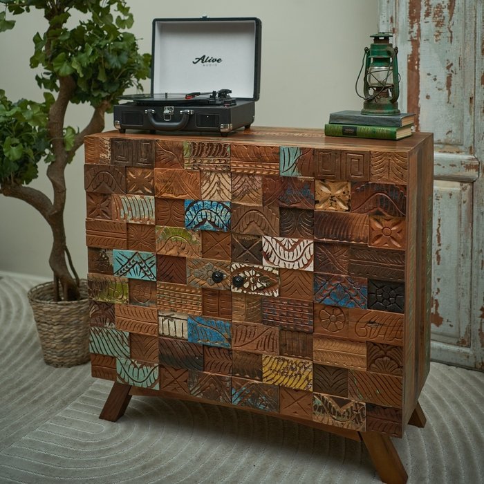 Комод из массива Джая коричневого цвета - купить Комоды по цене 63900.0
