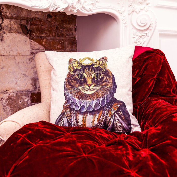 Декоративная подушка Мисс Кошка с чехлом из полиэстера - лучшие Декоративные подушки в INMYROOM