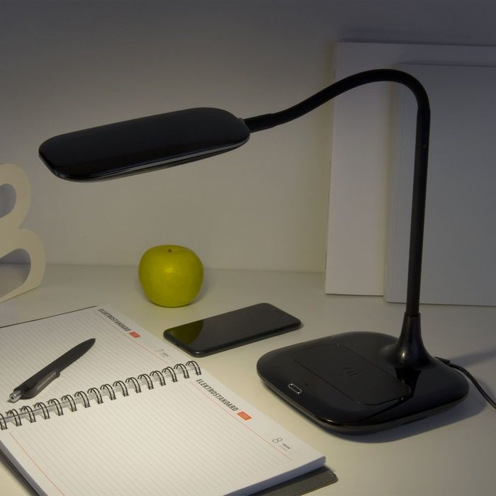 Светодиодная настольная лампа с беспроводной зарядкой 80419/1 черный - лучшие Рабочие лампы в INMYROOM