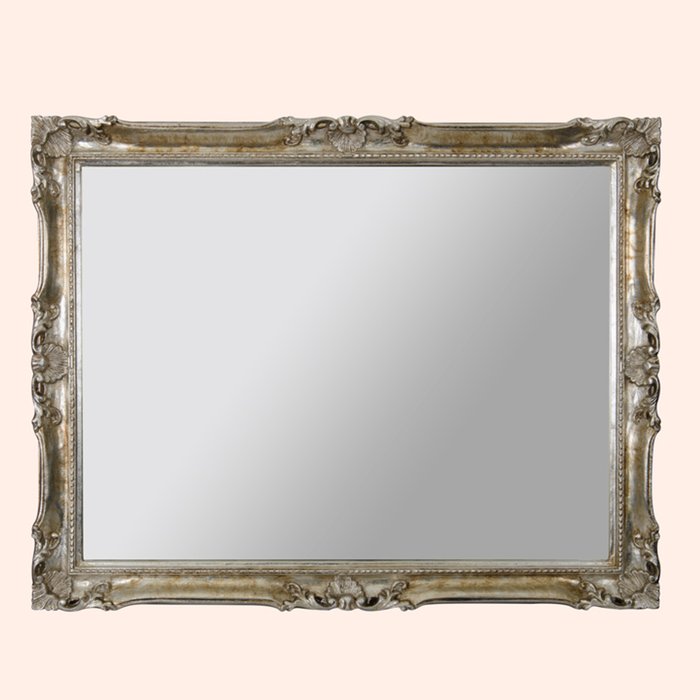 Настенное зеркало Luigi XV в деревянной раме серебряного цвета
