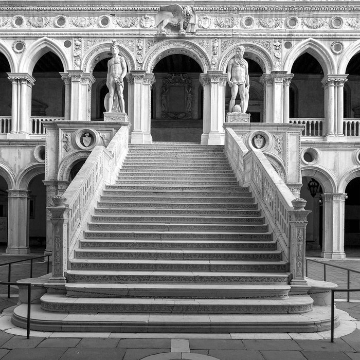  Холст Дворцовая лестница с багетом кэнвес