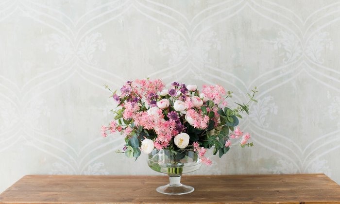 Композиция из искусственных цветов - Нежные розы, мединилла, астранция, эвкалипт - лучшие Декоративные цветы в INMYROOM