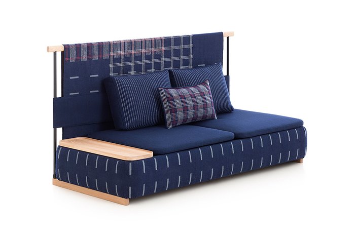 Подушка lan Indigo синего цвета - лучшие Декоративные подушки в INMYROOM