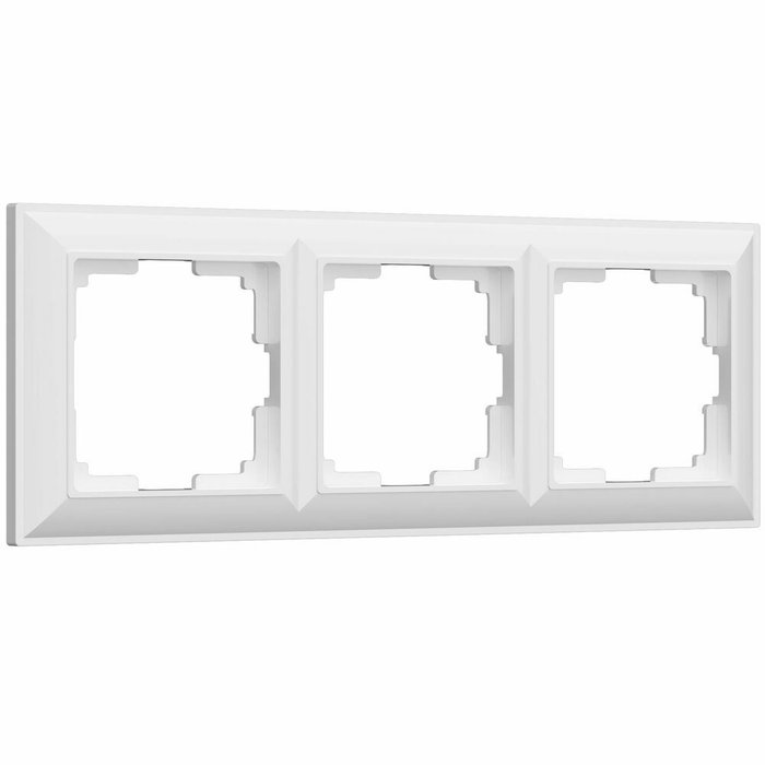 Рамка из пластика на 3 поста Fiore белый W0032201 Рамка из пластика на 3 поста Fiore белый W0032201