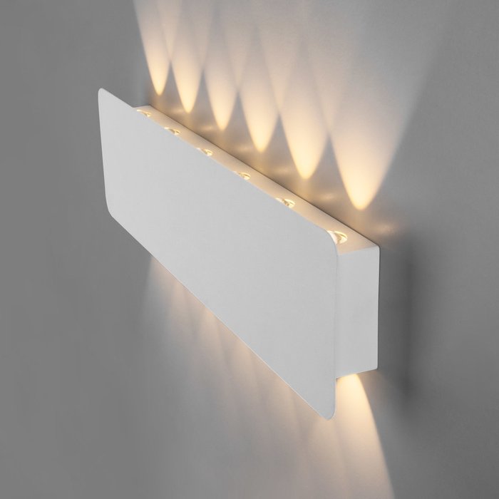 Настенный светодиодный светильник 40139/1 LED белый - лучшие Бра и настенные светильники в INMYROOM