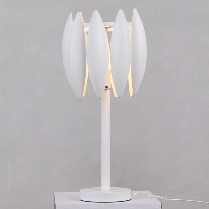 Настольная лампа Хортенс белого цвета - купить Настольные лампы по цене 6040.0