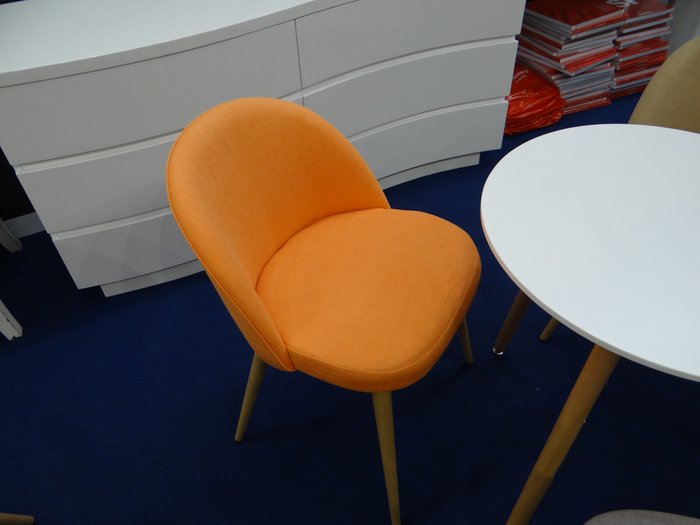 Оранжевый стул Томас с мягким сидением - лучшие Обеденные стулья в INMYROOM