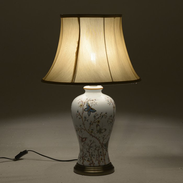Настольная лампа с бежевым абажуром - купить Настольные лампы по цене 13280.0