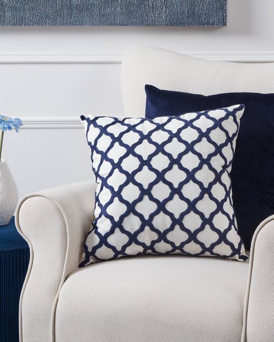 Подушка декоративная Chevery 45х45 черно-белого цвета - лучшие Декоративные подушки в INMYROOM