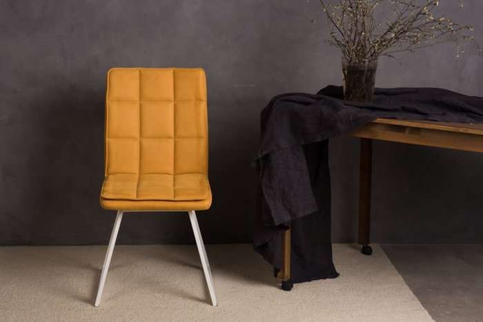 Стул с поворотным механизмом Gidor горчичного цвета  - лучшие Обеденные стулья в INMYROOM