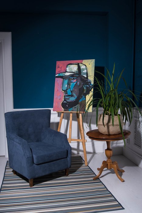 Мягкое кресло Hubert синего цвета - лучшие Интерьерные кресла в INMYROOM