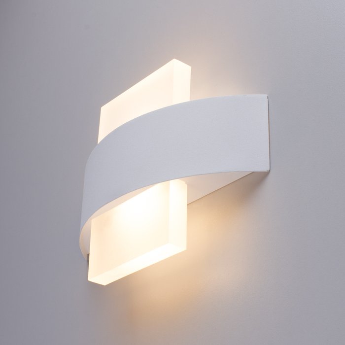 Настенный уличный светодиодный светильник Croce белого цвета - купить Настенные уличные светильники по цене 2990.0