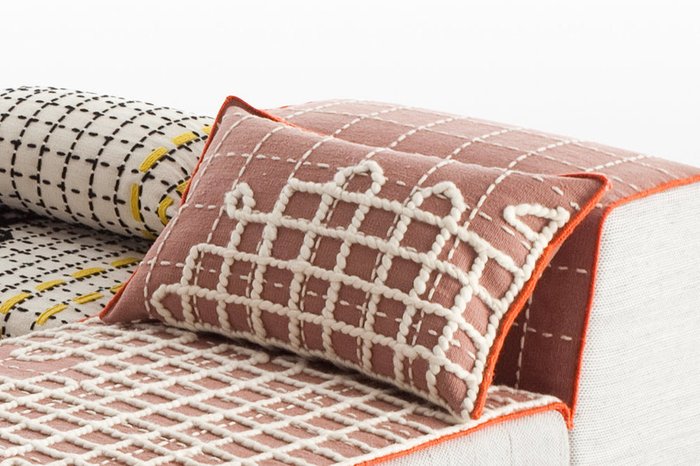 Подушка Bandas Space бело-бирюзового цвета - лучшие Декоративные подушки в INMYROOM