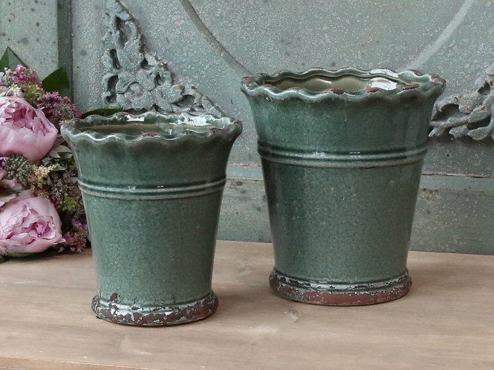 Керамическое кашпо зеленого цвета