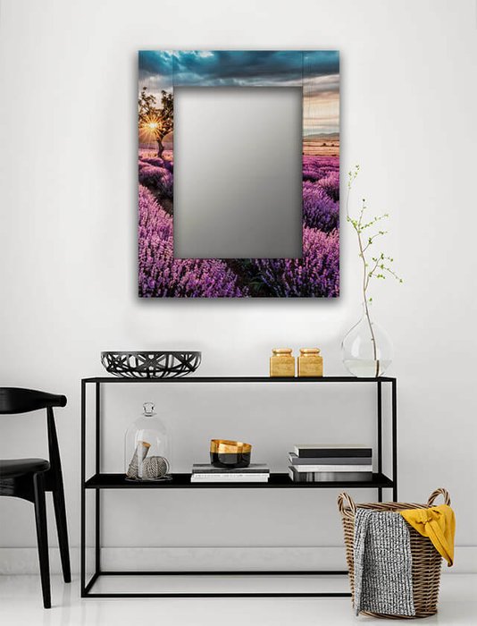 Настенное зеркало Лавандовое поле 50х65 сиреневого цвета - лучшие Настенные зеркала в INMYROOM