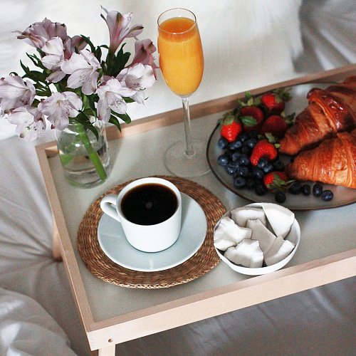 Столик для завтрака в постель белого цвета - купить Сервировочные столики по цене 1723.0