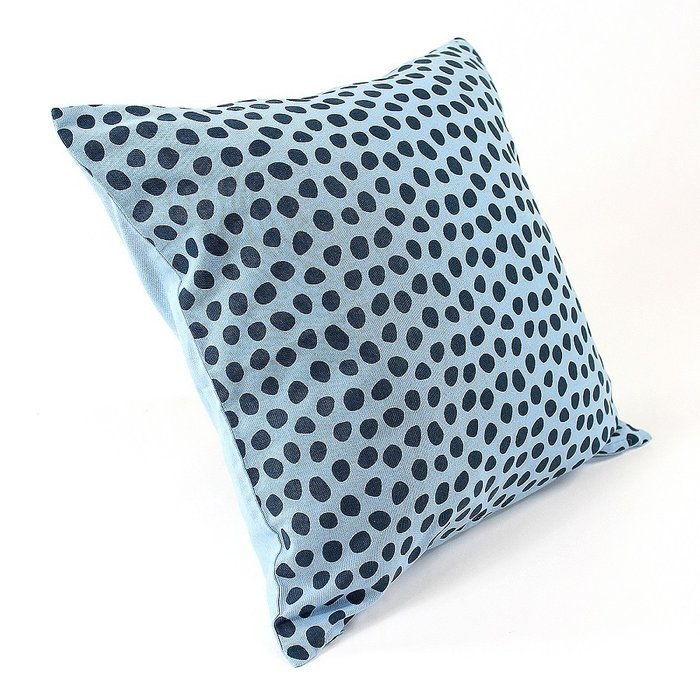 Чехол для подушки Funky dots серо-голубого цвета из хлопка - купить Чехлы для подушек по цене 650.0