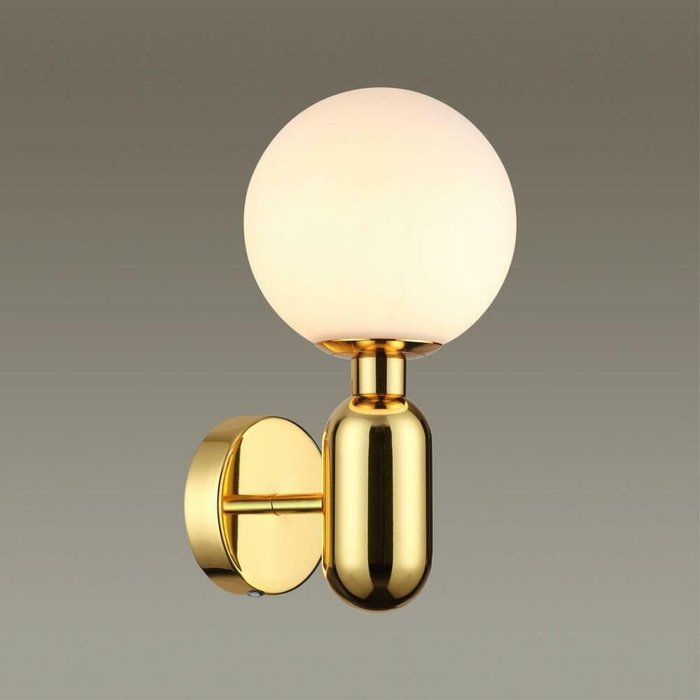 Настенный светильник Okia бело-золотого цвета - лучшие Бра и настенные светильники в INMYROOM