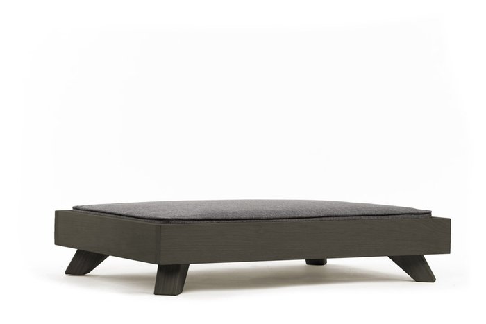 Лежанка для животных Гиппо темно-серого цвета - купить Мебель для домашних питомцев по цене 7900.0