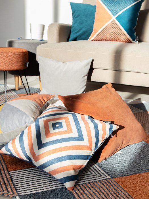 Декоративная подушка Frost сине-оранжевого цвета - купить Декоративные подушки по цене 649.0