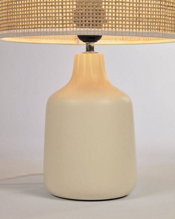Настольная лампа Erna бело-бежевого цвета - купить Настольные лампы по цене 16990.0