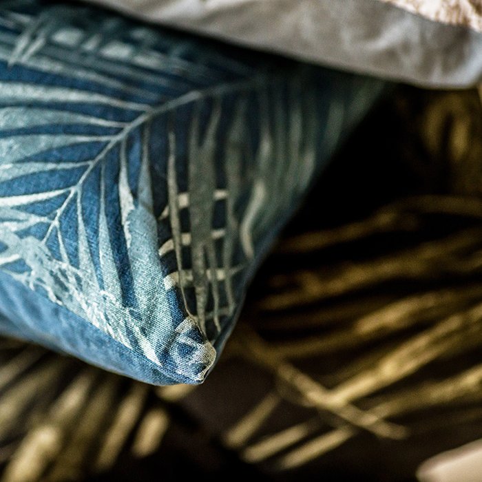 Декоративная подушка Laguna с принтом из пальмовых листьев - лучшие Декоративные подушки в INMYROOM