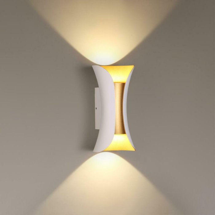 Уличный настенный светодиодный светильник Krista белого цвета - лучшие Настенные уличные светильники в INMYROOM