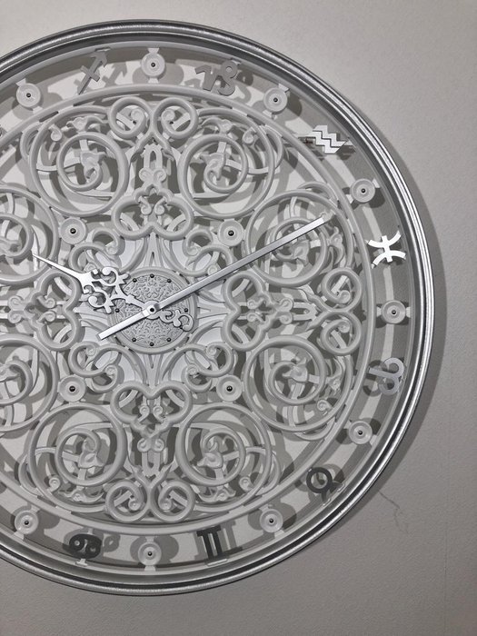 Настенные часы Zodiac серебристого цвета - лучшие Часы в INMYROOM