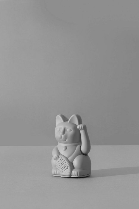 Декоративная фигурка-статуэтка Lucky Cat Mini серого цвета - лучшие Фигуры и статуэтки в INMYROOM