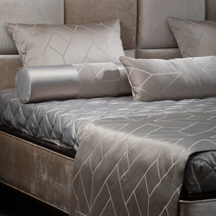 Комплект Desideria из покрывала с саше и подушками  