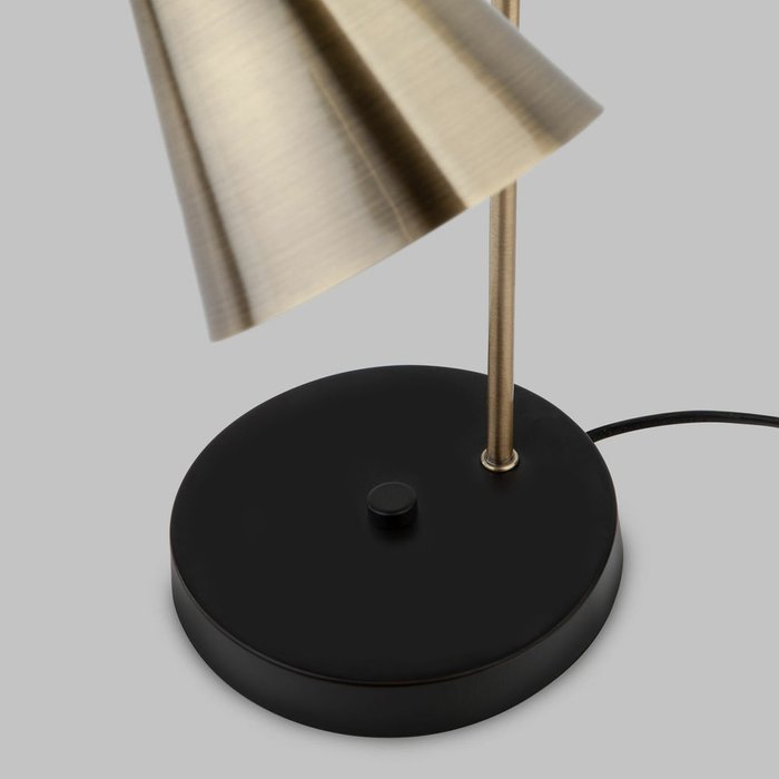 Настольная лампа в стиле лофт 01109/1 латунь / черный Glustin - лучшие Настольные лампы в INMYROOM