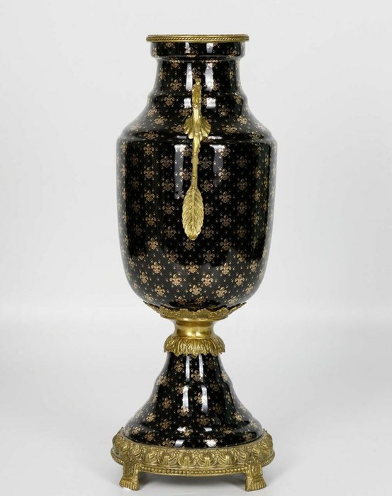 Фарфоровая ваза черно-бронзового цвета - лучшие Вазы  в INMYROOM