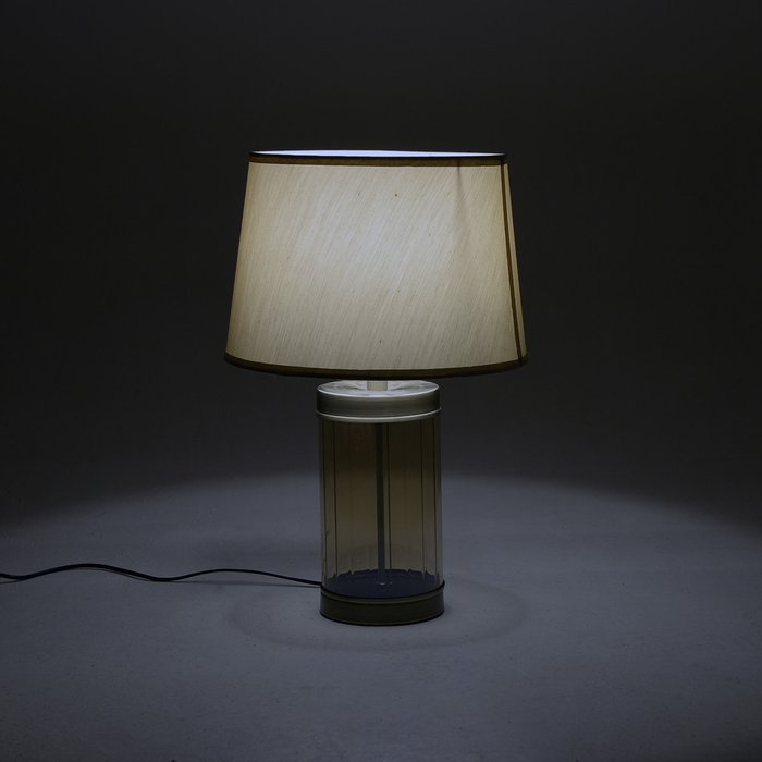 Лампа настольная с бежевым абажуром  - купить Настольные лампы по цене 14160.0
