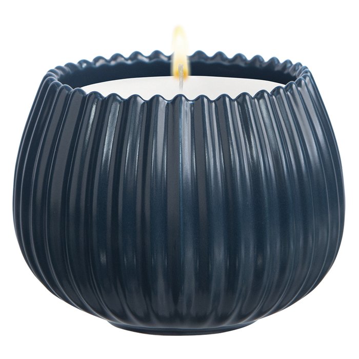 Ароматическая свеча Edge Nutmeg, Leather & Vanilla синего цвета - купить Свечи по цене 2590.0