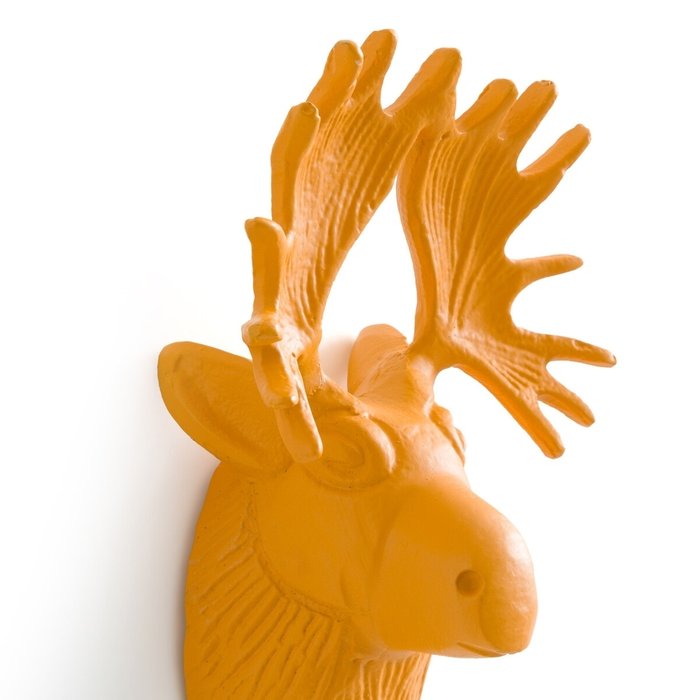 Вешалка Голова оленя Malou желтого цвета - лучшие Крючки в INMYROOM