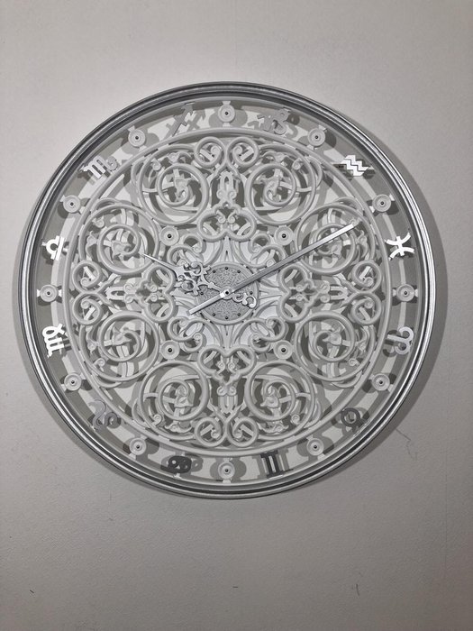 Настенные часы Zodiac серебристого цвета - купить Часы по цене 57100.0