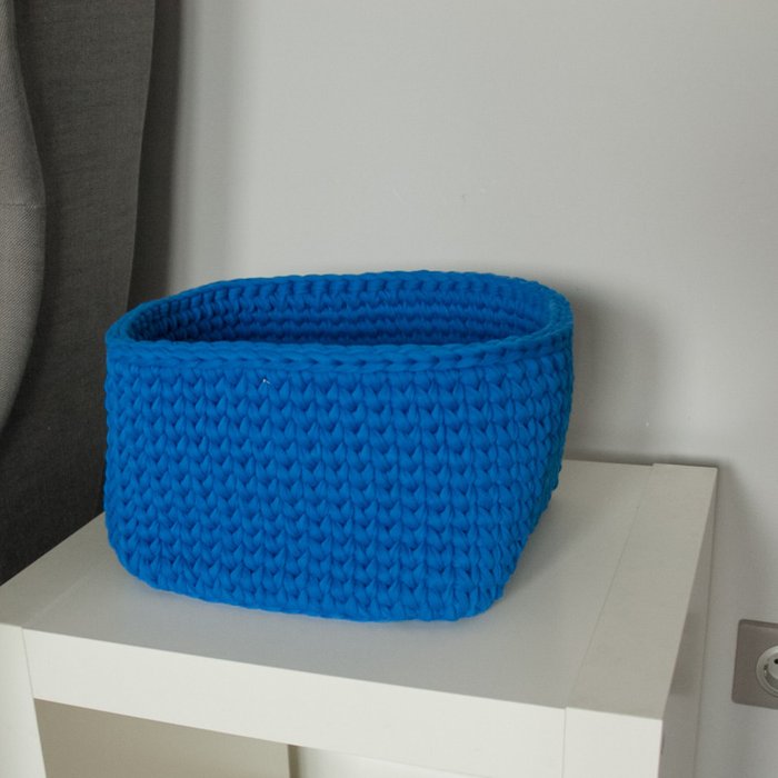 Вязаная корзина Синяя квадратная малая - лучшие Декоративные коробки в INMYROOM