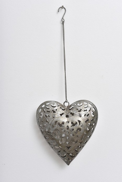 Декоративное подвесное сердце из металла светло-серого цвета