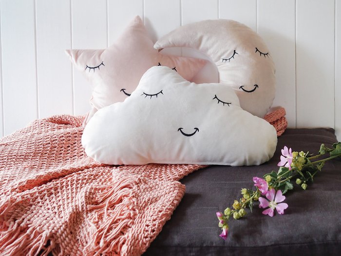 Подушка декоративная Sweet Dreams розового цвета  - купить Декоративные подушки по цене 1450.0