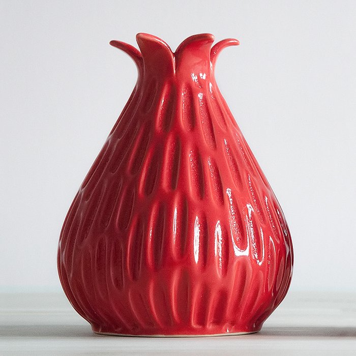 Керамическая ваза Astra красного цвета