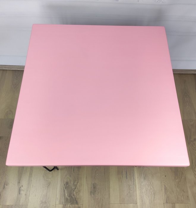 Стол обеденный Loft 80х80 на металлических ножках со столешницей розового цвета - лучшие Обеденные столы в INMYROOM
