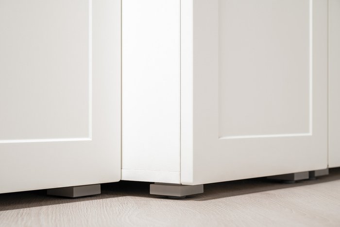 Шкаф-пенал Остин белого цвета - купить Шкафы распашные по цене 16408 Шкаф-пенал Остин белого цвета - купить Шкафы распашные по цене 16408