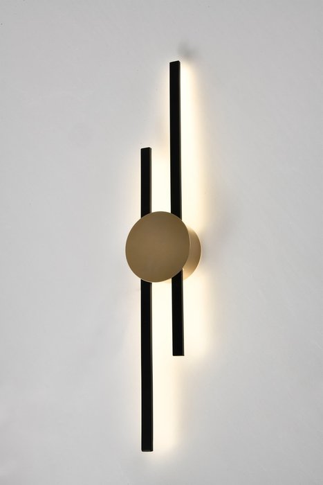 Настенный светодиодный светильник Brescia черно-золотого цвета - купить Бра и настенные светильники по цене 8490.0