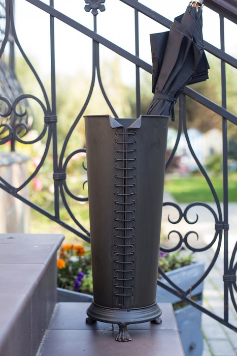 Зонтичница металлическая Корсет коричневого цвета - лучшие Подставки для зонтов в INMYROOM