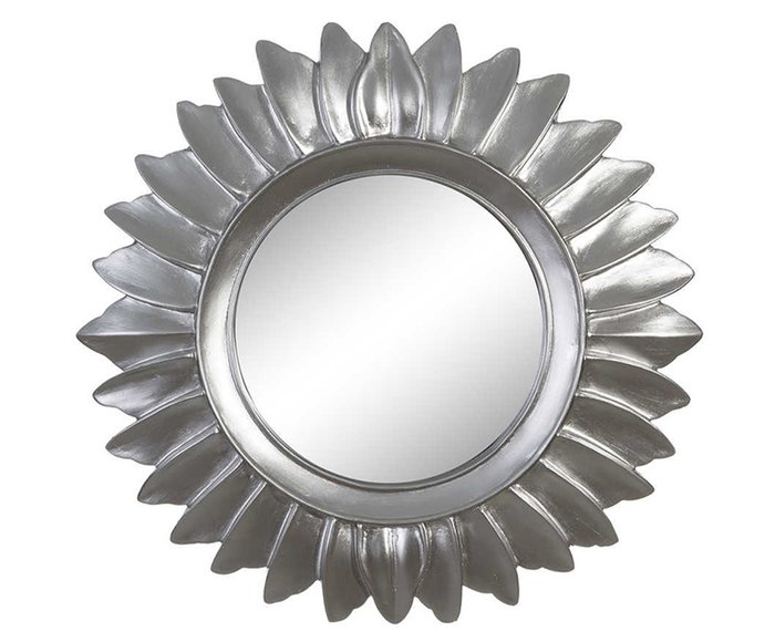 Зеркало настенное в раме серебристого цвета