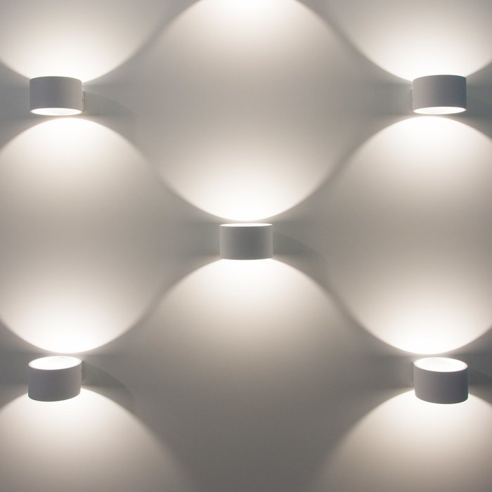 Настенный светодиодный светильник Coneto белого цвета - лучшие Бра и настенные светильники в INMYROOM